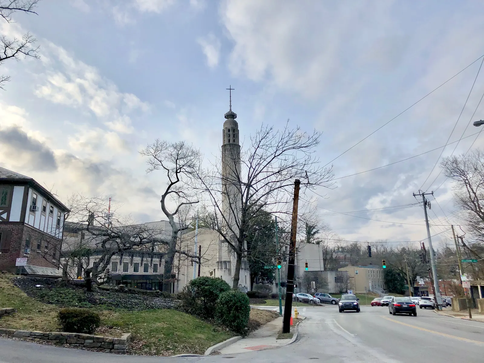 Linwood Avenue in Mount Lookout, Cincinnati